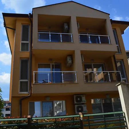 в непосредствена близост до плажа * Бургас